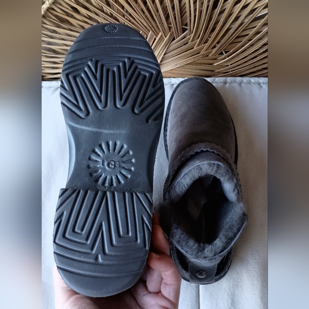 NWOT UGG Mckay Grey Gray Suede Sheepskin Ankle Boots Booties Shoe_8.5 - Picture 4 of 6